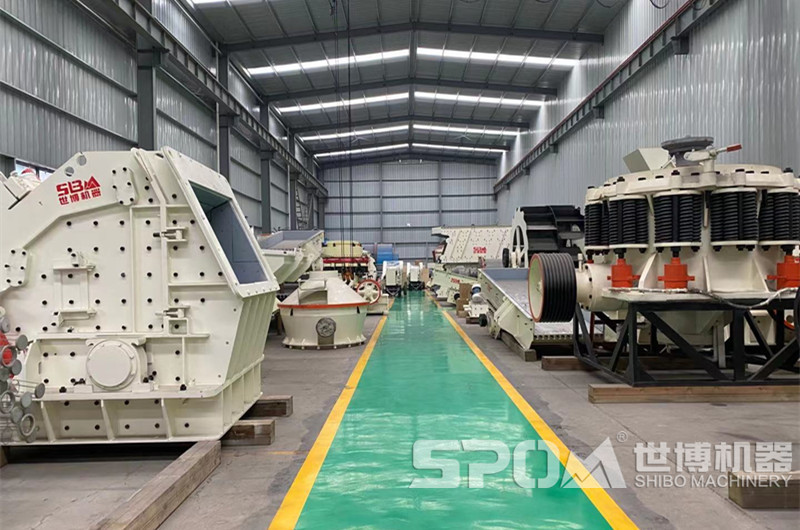 大型、中型破碎機生產(chǎn)車間 大型、中型破碎機生產(chǎn)車間