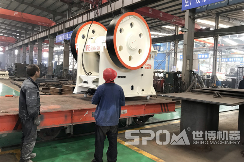 600x900六九破碎機裝車 600x900六九破碎機裝車