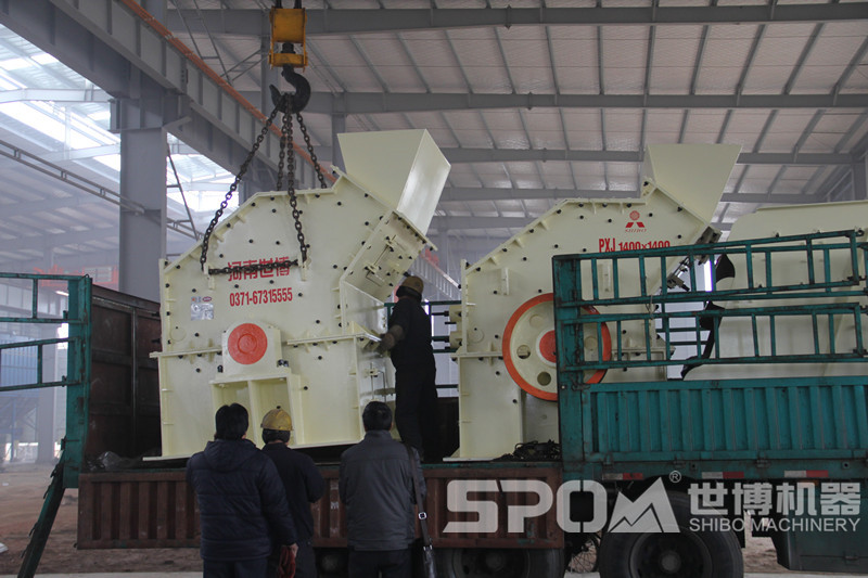 兩臺1414細破制沙機裝車發貨 兩臺1414細破制沙機裝車發貨