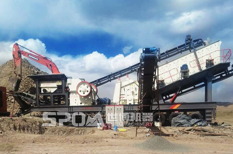 四組合移動(dòng)破碎振動(dòng)篩分機(jī)