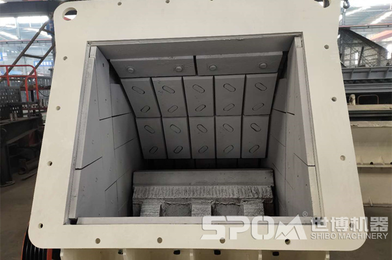 大口250反擊破碎機的大進料口 大口250反擊破碎機的大進料口