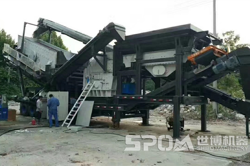 三組合青石破碎篩分一體機(jī) 三組合青石破碎篩分一體機(jī)