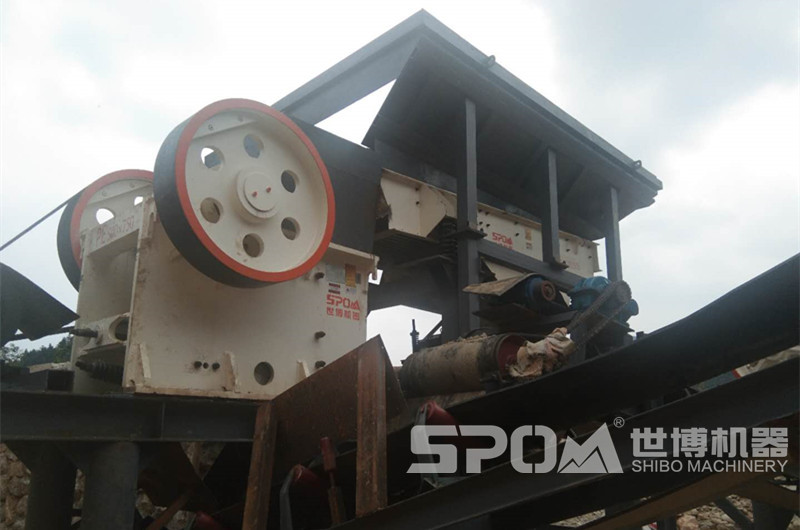 鵝卵石破碎生產(chǎn)線現(xiàn)場圖 鵝卵石破碎生產(chǎn)線現(xiàn)場圖