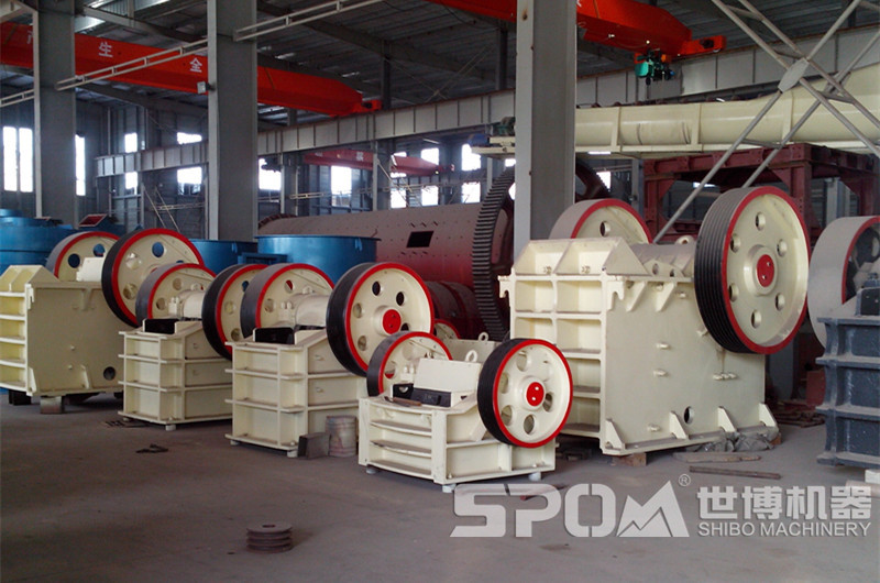 世博顎破成品車間,各種大小鄂破碎機 世博顎破成品車間,各種大小鄂破碎機