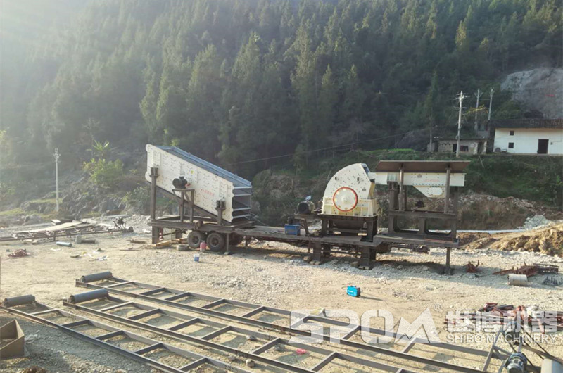 移動碎煤篩分一體機安裝現場 移動碎煤篩分一體機安裝現場