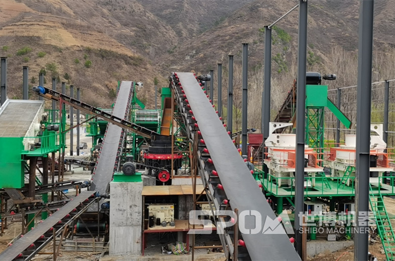 大型碎石制砂機(jī)現(xiàn)場(chǎng)圖 大型碎石制砂機(jī)現(xiàn)場(chǎng)圖