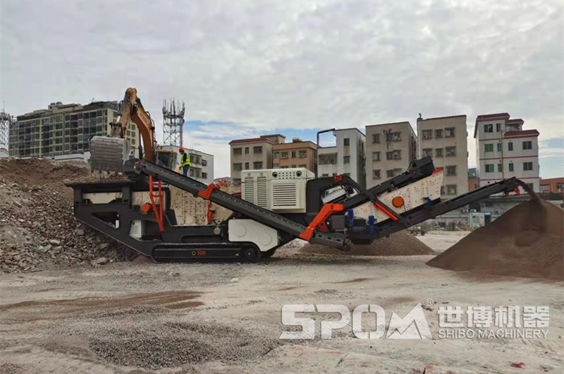 履帶式移動破碎站處理建筑工地垃圾現場圖 履帶式移動破碎站處理建筑工地垃圾現場圖