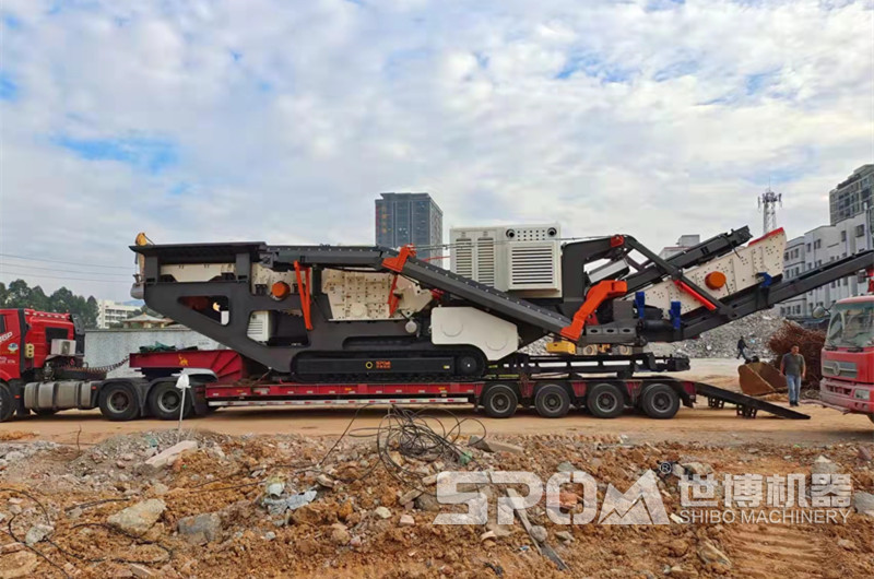 大型履帶式建筑垃圾粉碎機到現場 大型履帶式建筑垃圾粉碎機到現場
