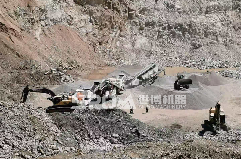 年產(chǎn)30萬噸破碎機(jī)生產(chǎn)現(xiàn)場 年產(chǎn)30萬噸破碎機(jī)生產(chǎn)現(xiàn)場