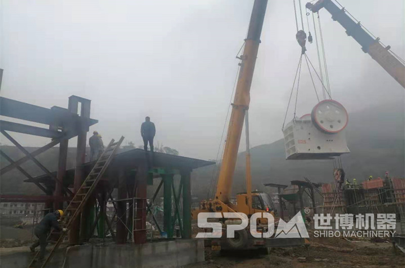 石料破碎生產線安裝現場 石料破碎生產線安裝現場