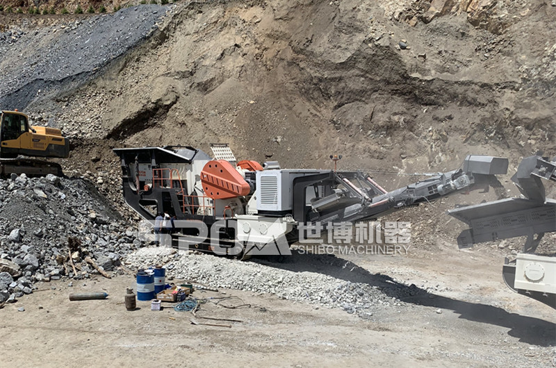 C116顎式移動破碎機現場圖 C116顎式移動破碎機現場圖