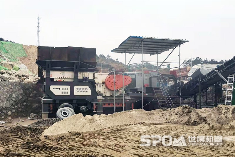 粗碎移動破碎機現場圖 粗碎移動破碎機現場圖