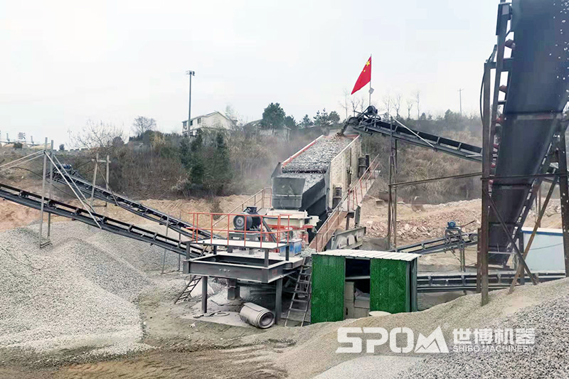 移動式圓錐破碎機露天現場 移動式圓錐破碎機露天現場