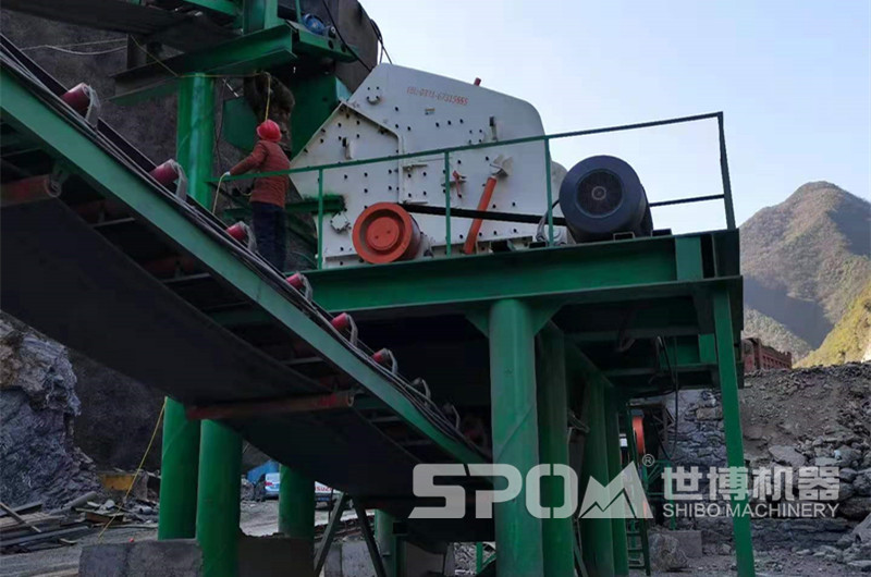 CS5X反擊式破碎機現(xiàn)場圖 CS5X反擊式破碎機現(xiàn)場圖