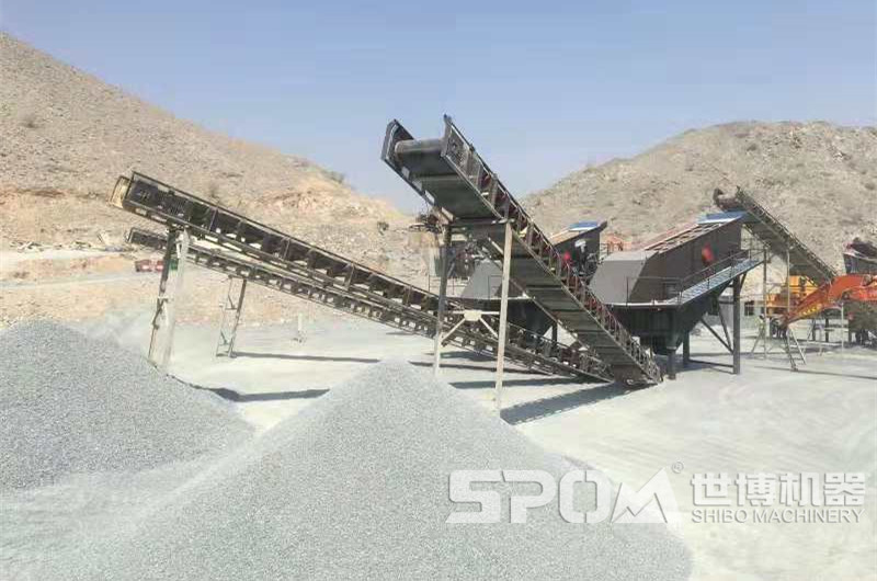 青石頭制砂現(xiàn)場(chǎng) 青石頭制砂現(xiàn)場(chǎng)