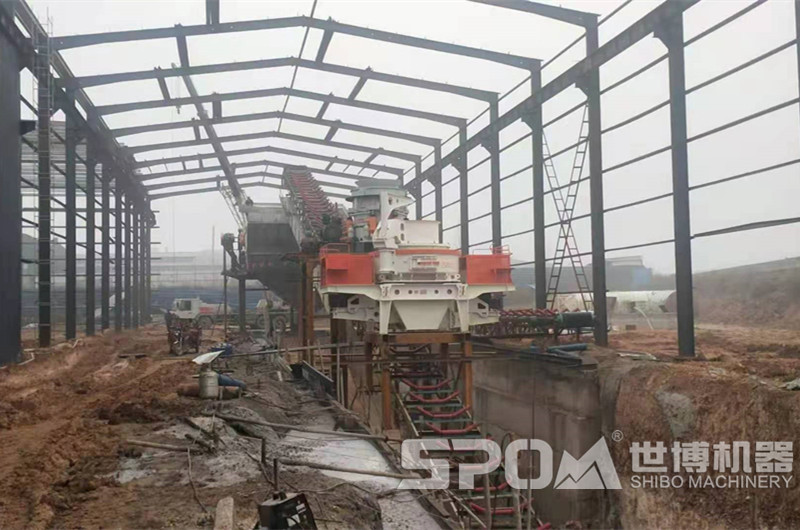 時產500噸立式打沙機客戶現場，正在安裝