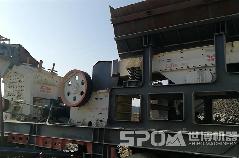 GZD喂料機安裝在移動破碎站上應用 GZD喂料機安裝在移動破碎站上應用