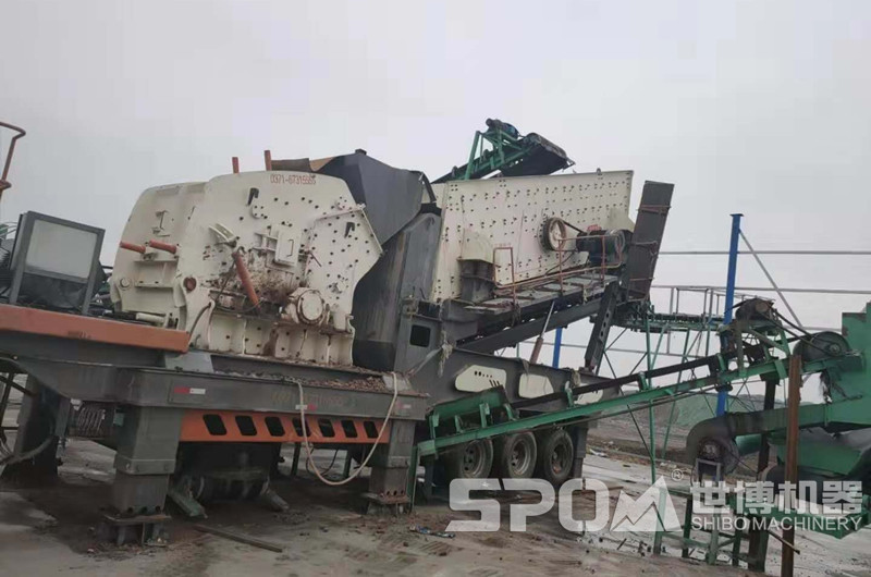 輪胎式中細(xì)碎反擊移動(dòng)破碎站現(xiàn)場(chǎng)圖 輪胎式中細(xì)碎反擊移動(dòng)破碎站現(xiàn)場(chǎng)圖