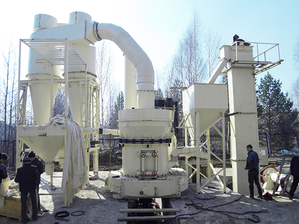 粉煤灰雷蒙磨粉機(jī)現(xiàn)場(chǎng)圖 粉煤灰雷蒙磨粉機(jī)現(xiàn)場(chǎng)圖
